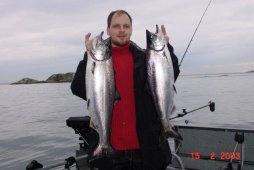 Nice catch of chinook / king salmon - © Kanada News